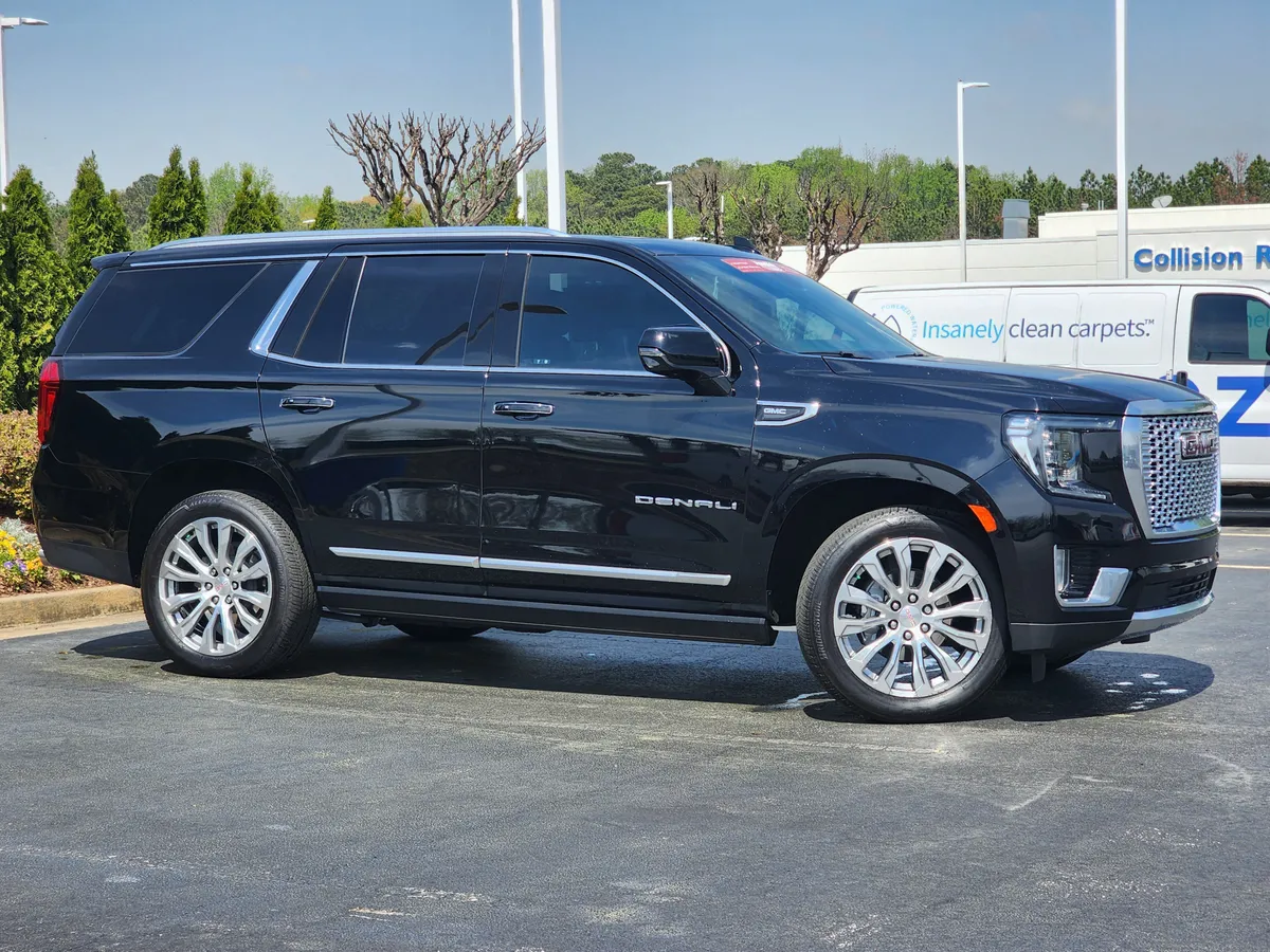 2023 GMC Yukon Denali thumbnail 2