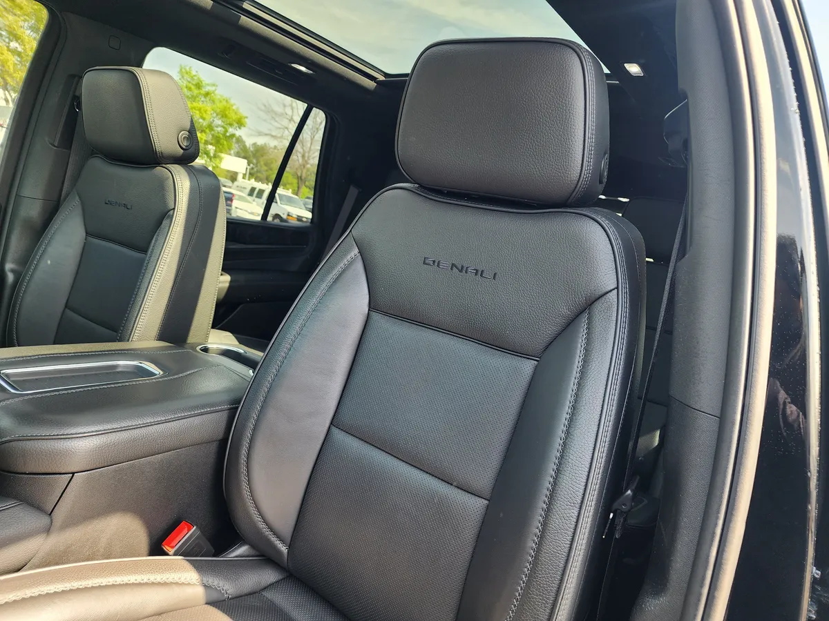 2023 GMC Yukon Denali thumbnail 22