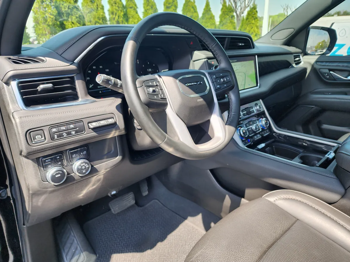 2023 GMC Yukon Denali thumbnail 23