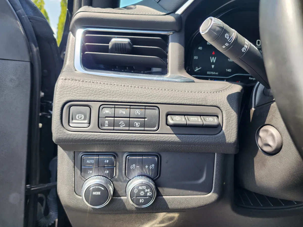 2023 GMC Yukon Denali thumbnail 28