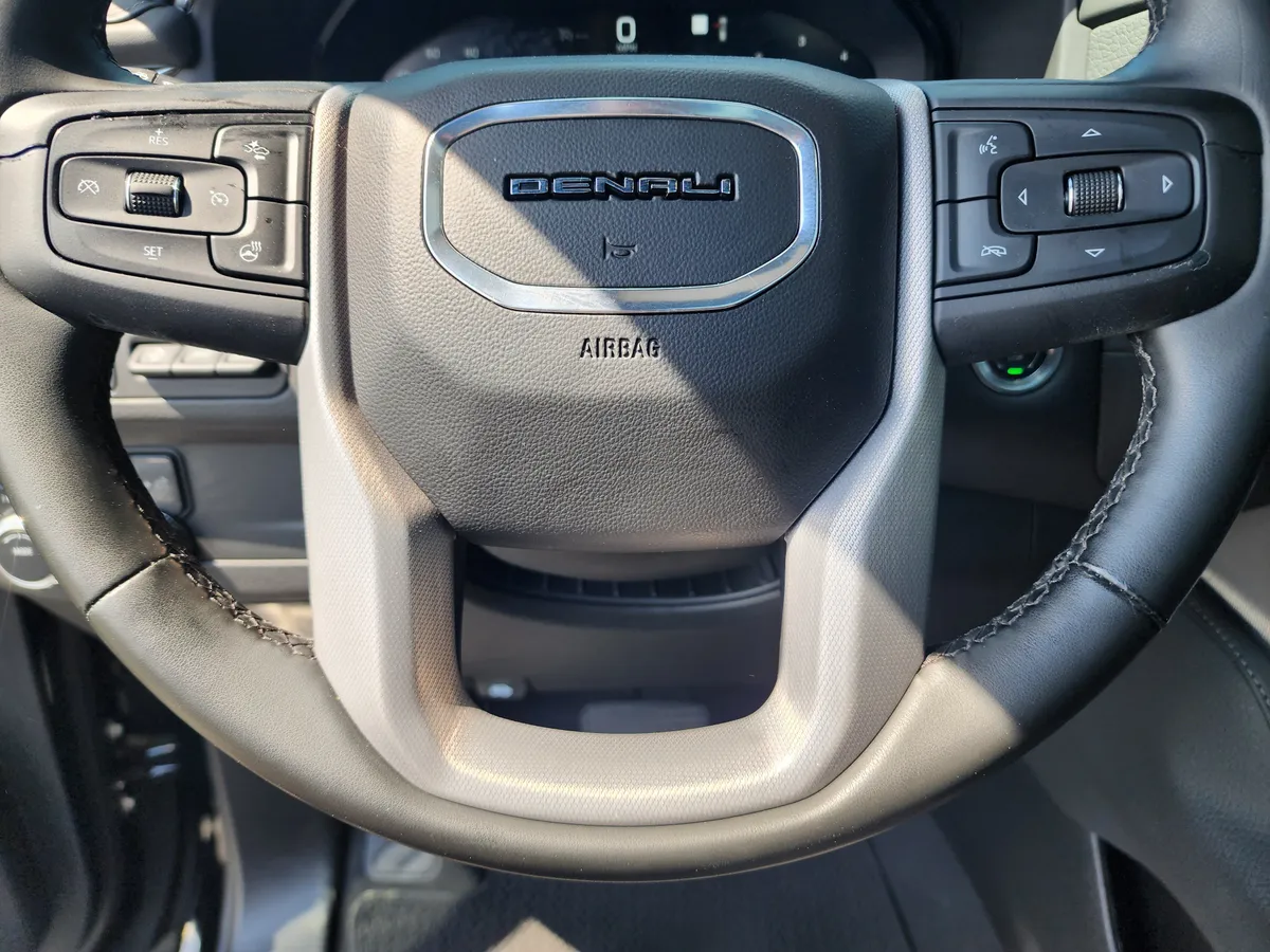 2023 GMC Yukon Denali thumbnail 29