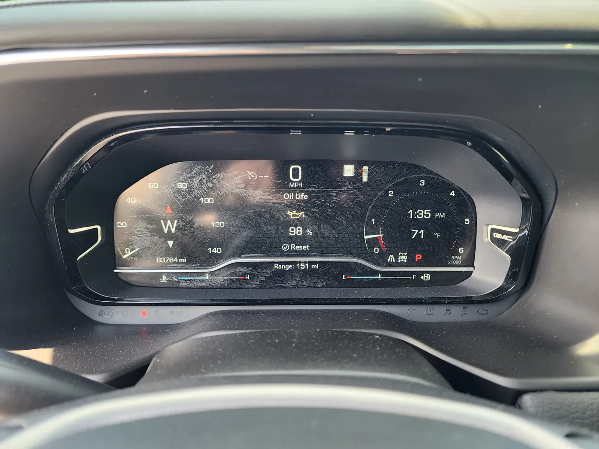 2023 GMC Yukon Denali thumbnail 32