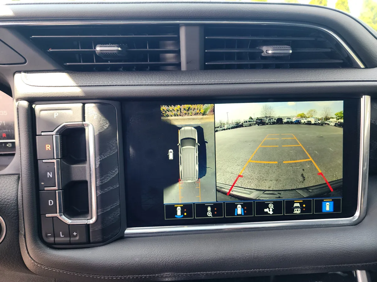 2023 GMC Yukon Denali thumbnail 35