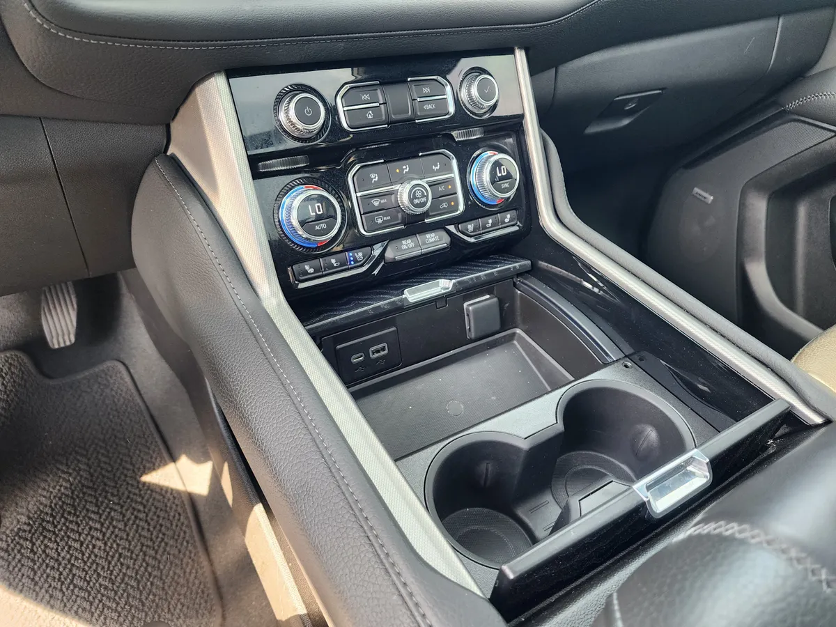 2023 GMC Yukon Denali thumbnail 36