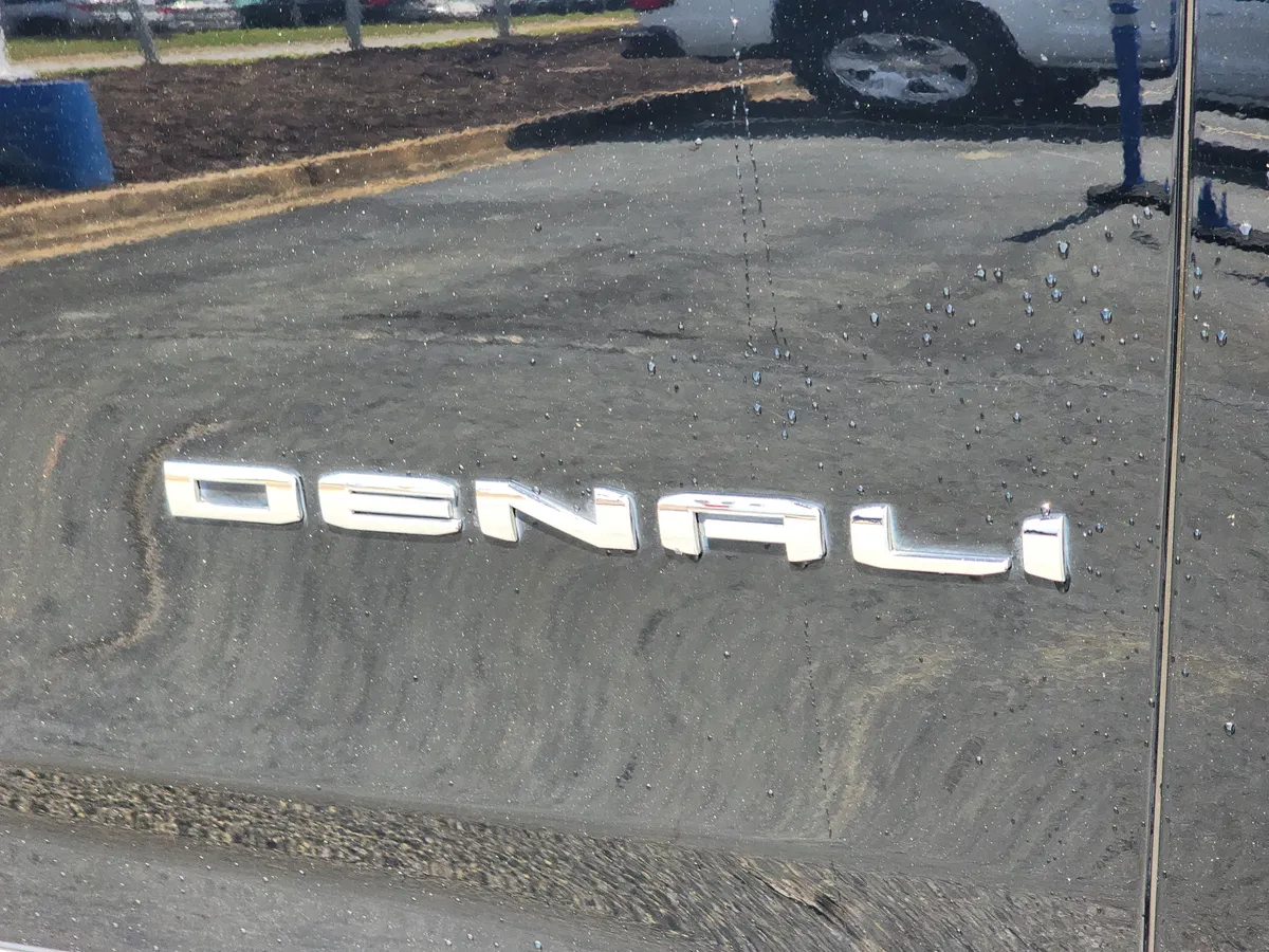 2023 GMC Yukon Denali thumbnail 6