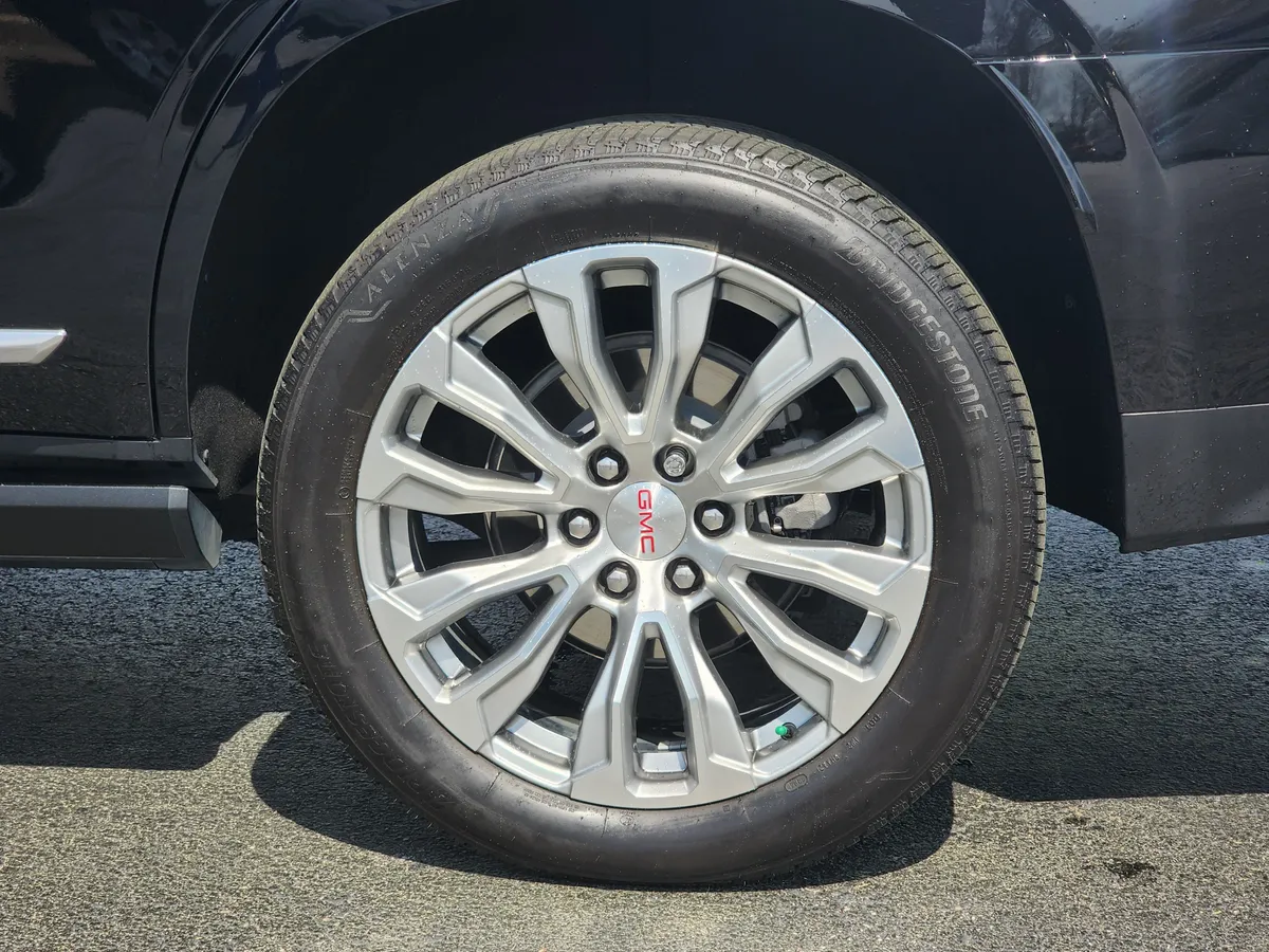 2023 GMC Yukon Denali thumbnail 9
