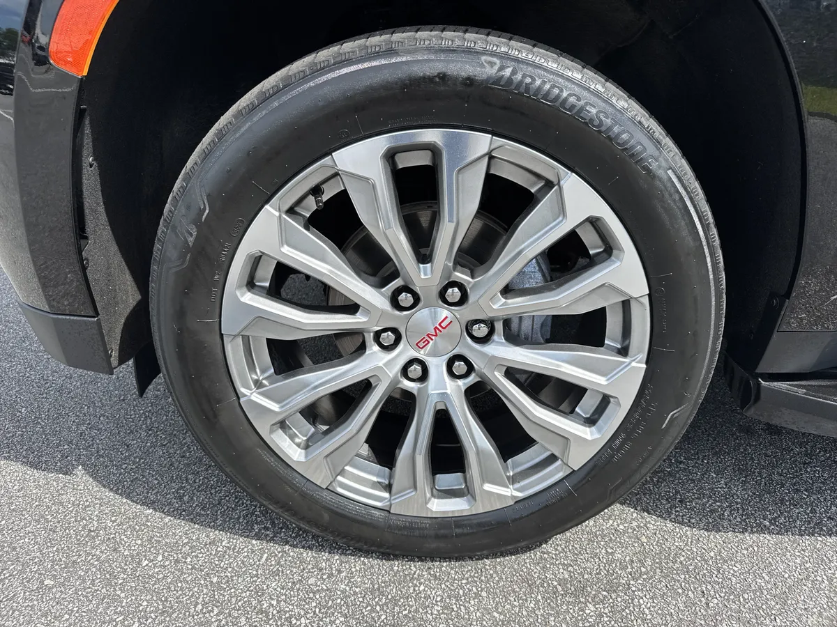 2023 GMC Yukon Denali thumbnail 12