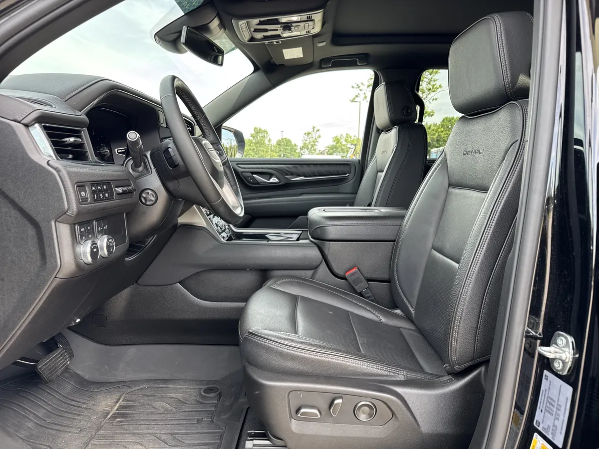 2023 GMC Yukon Denali thumbnail 15
