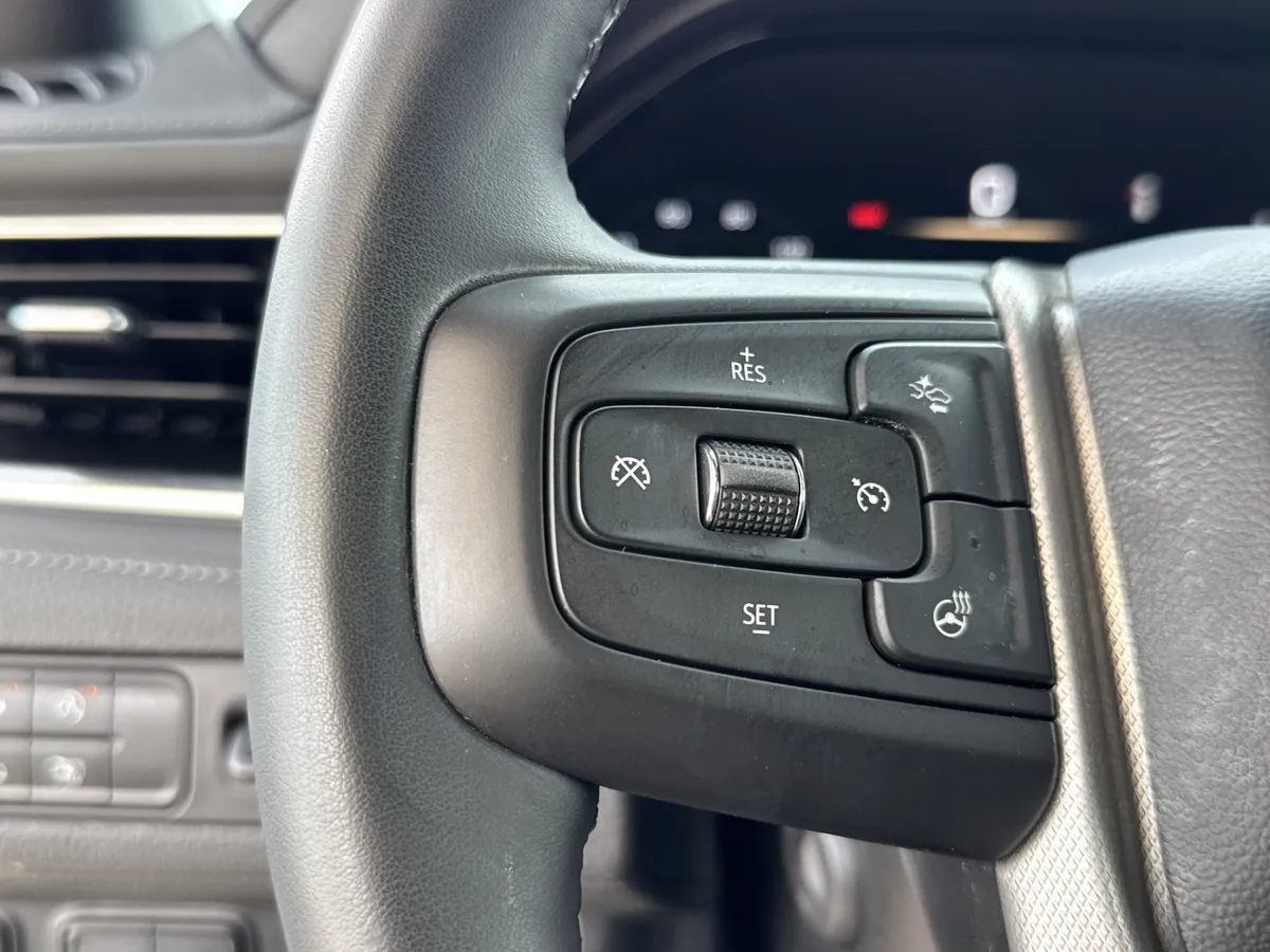 2023 GMC Yukon Denali thumbnail 18