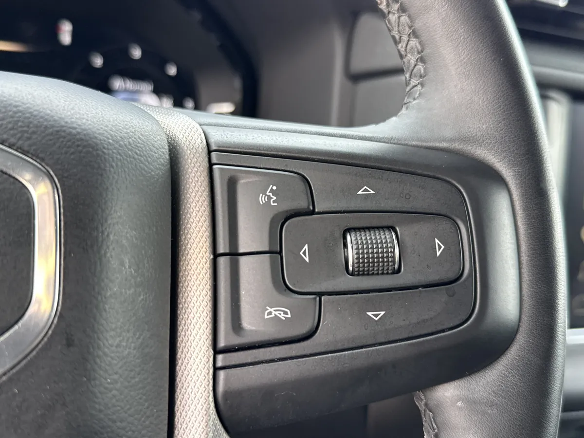 2023 GMC Yukon Denali thumbnail 19