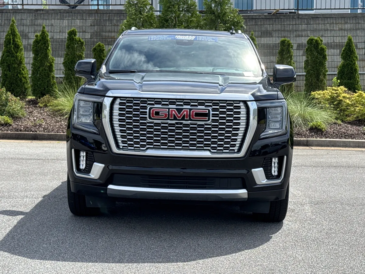 2023 GMC Yukon Denali thumbnail 2