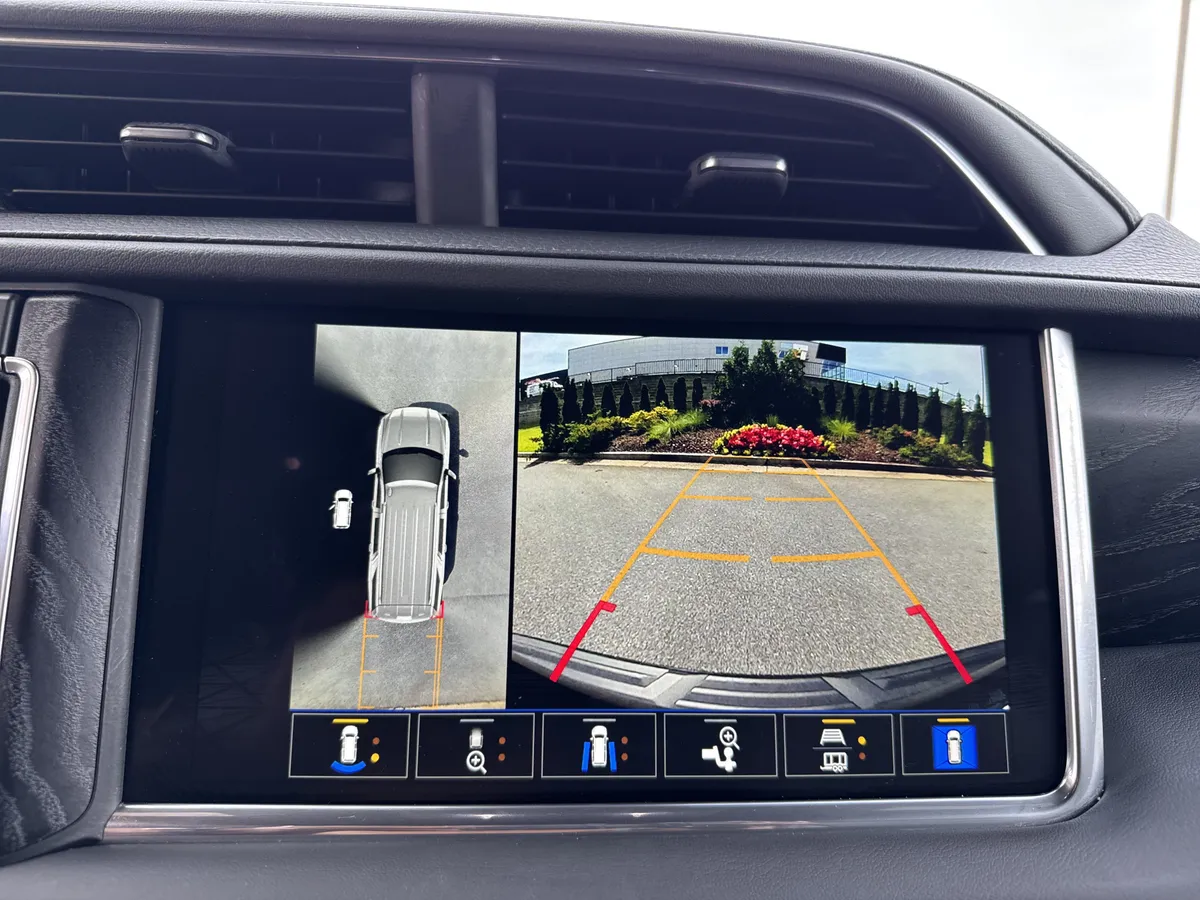 2023 GMC Yukon Denali thumbnail 24
