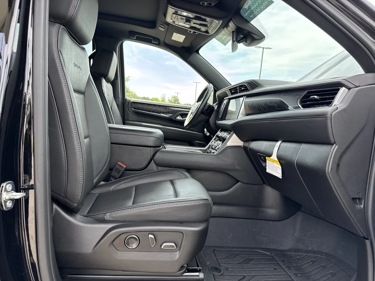 2023 GMC Yukon Denali thumbnail 32