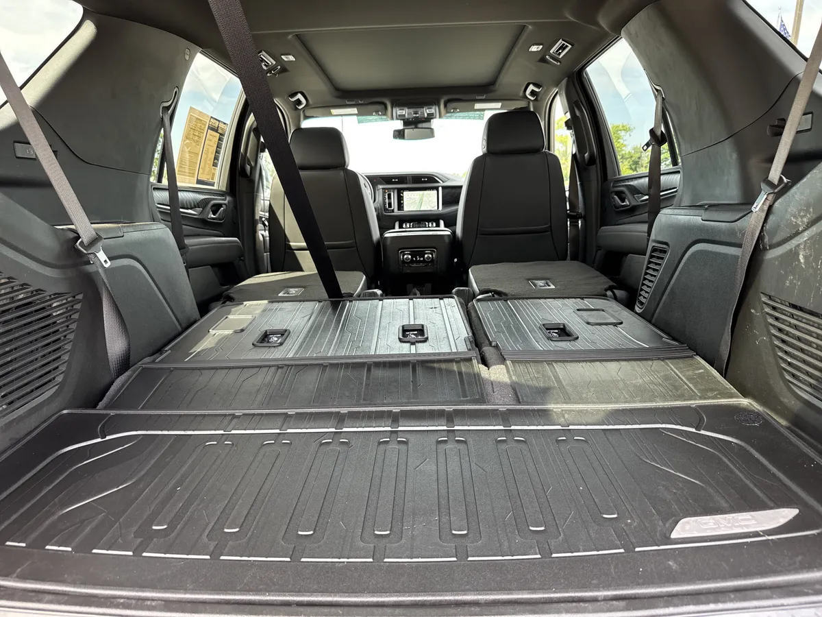 2023 GMC Yukon Denali thumbnail 35