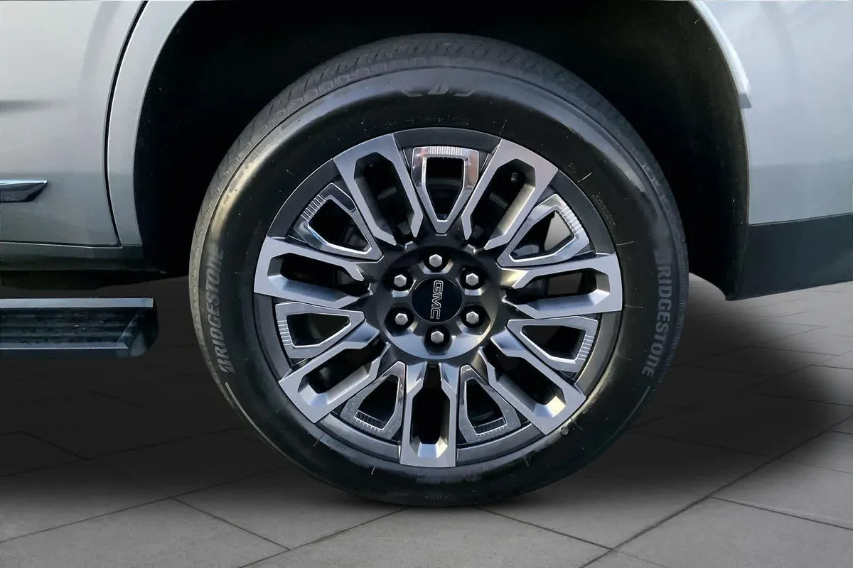 2023 GMC Yukon Denali Ultimate Denali Ultimate thumbnail 11