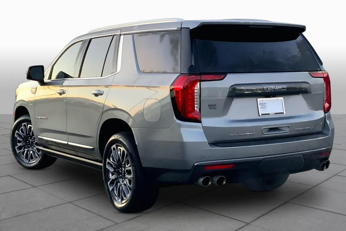 2023 GMC Yukon Denali Ultimate Denali Ultimate thumbnail 12