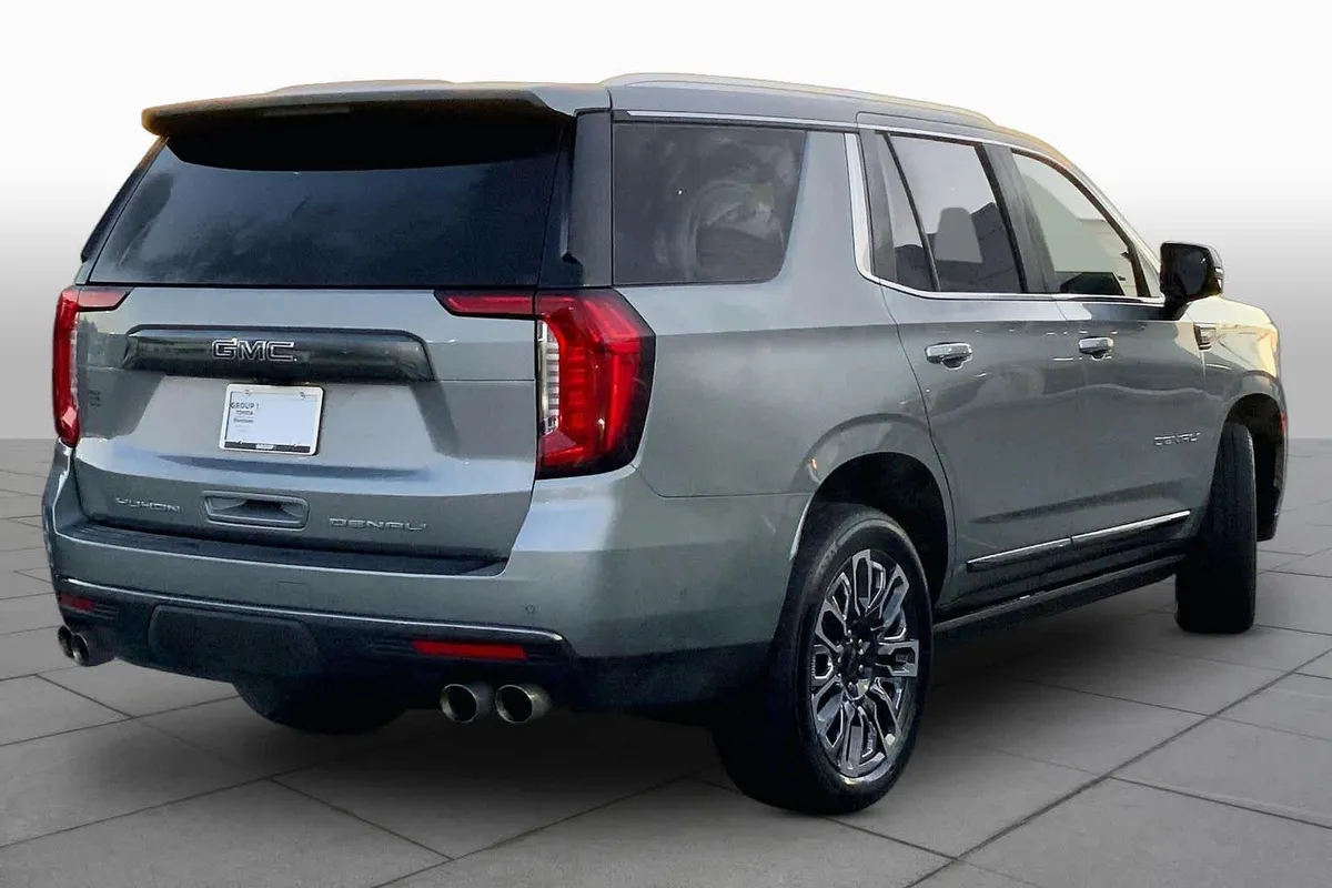 2023 GMC Yukon Denali Ultimate Denali Ultimate thumbnail 13