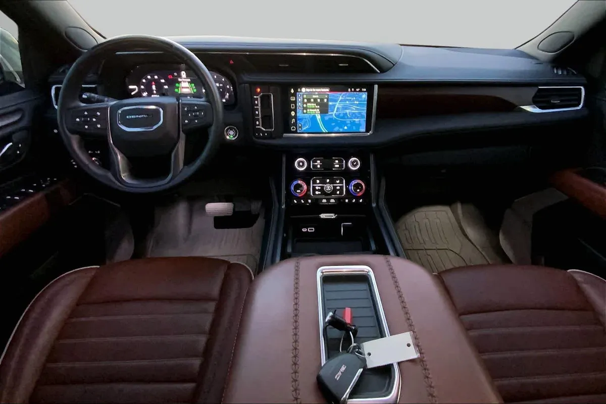 2023 GMC Yukon Denali Ultimate Denali Ultimate thumbnail 15