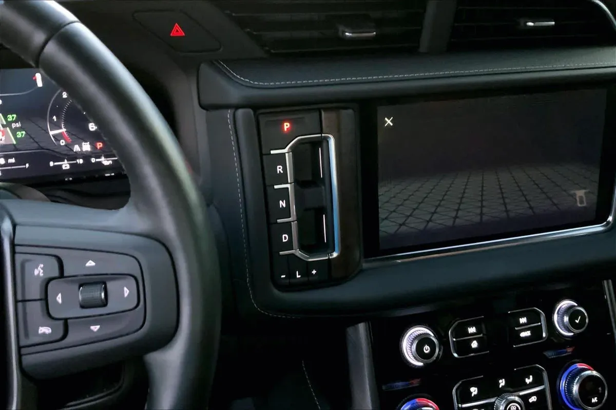 2023 GMC Yukon Denali Ultimate Denali Ultimate thumbnail 16