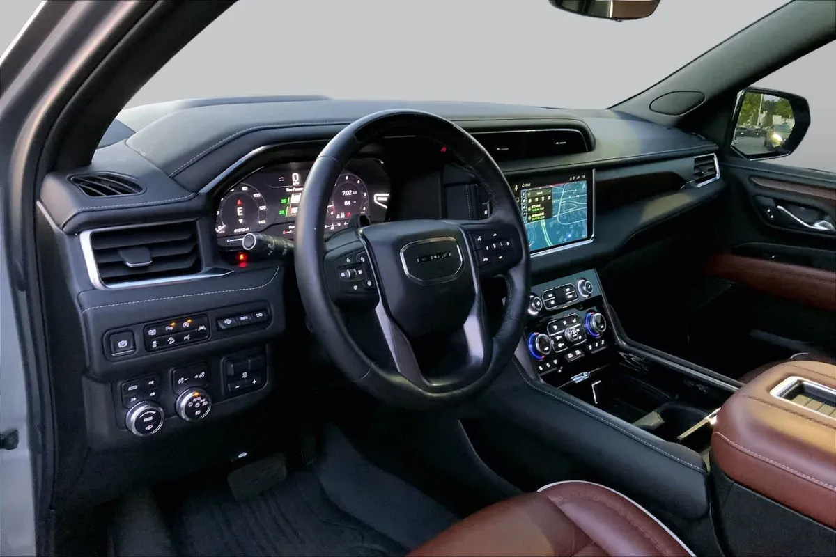 2023 GMC Yukon Denali Ultimate Denali Ultimate thumbnail 17