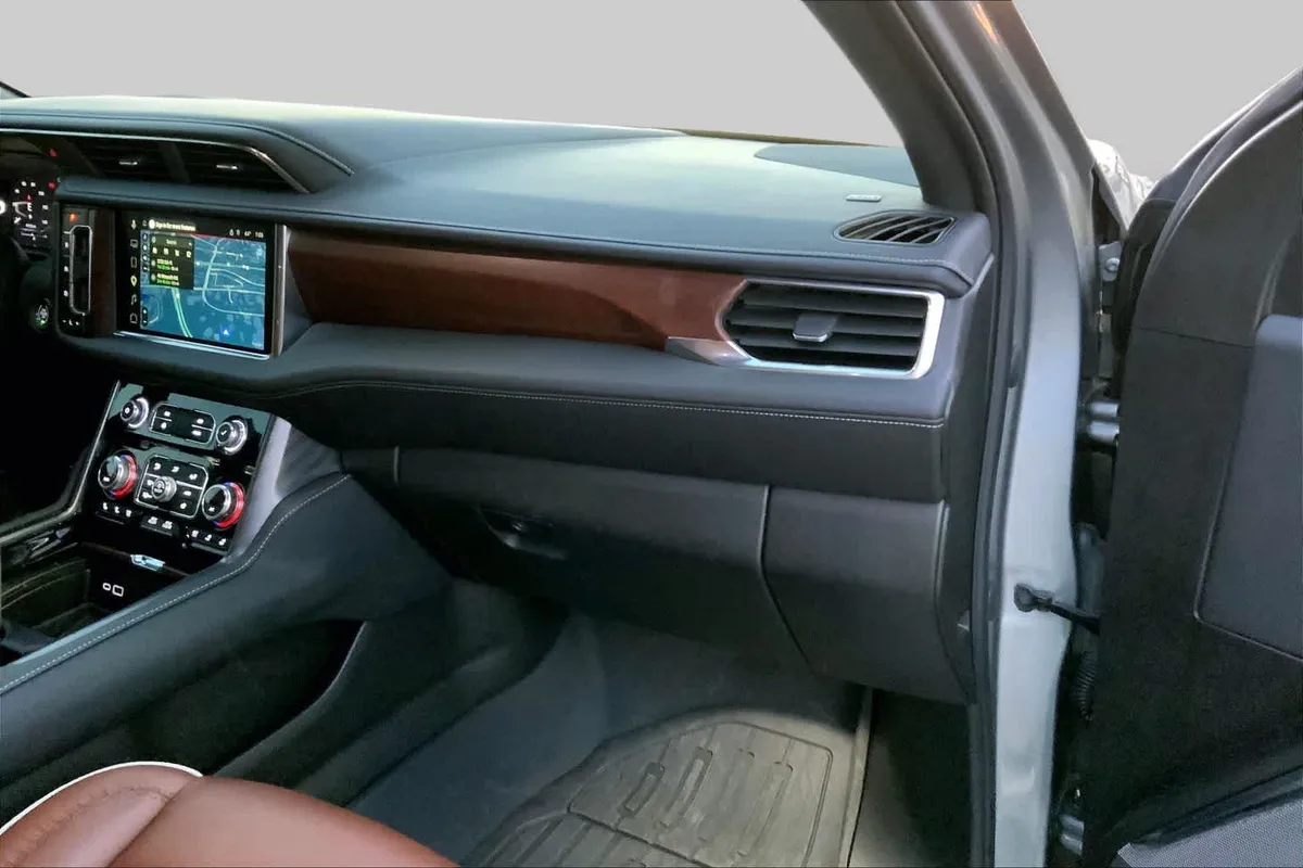 2023 GMC Yukon Denali Ultimate Denali Ultimate thumbnail 18