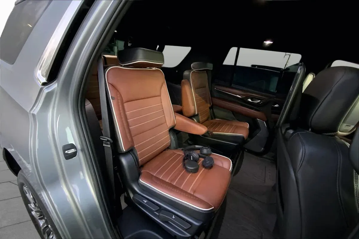 2023 GMC Yukon Denali Ultimate Denali Ultimate thumbnail 19