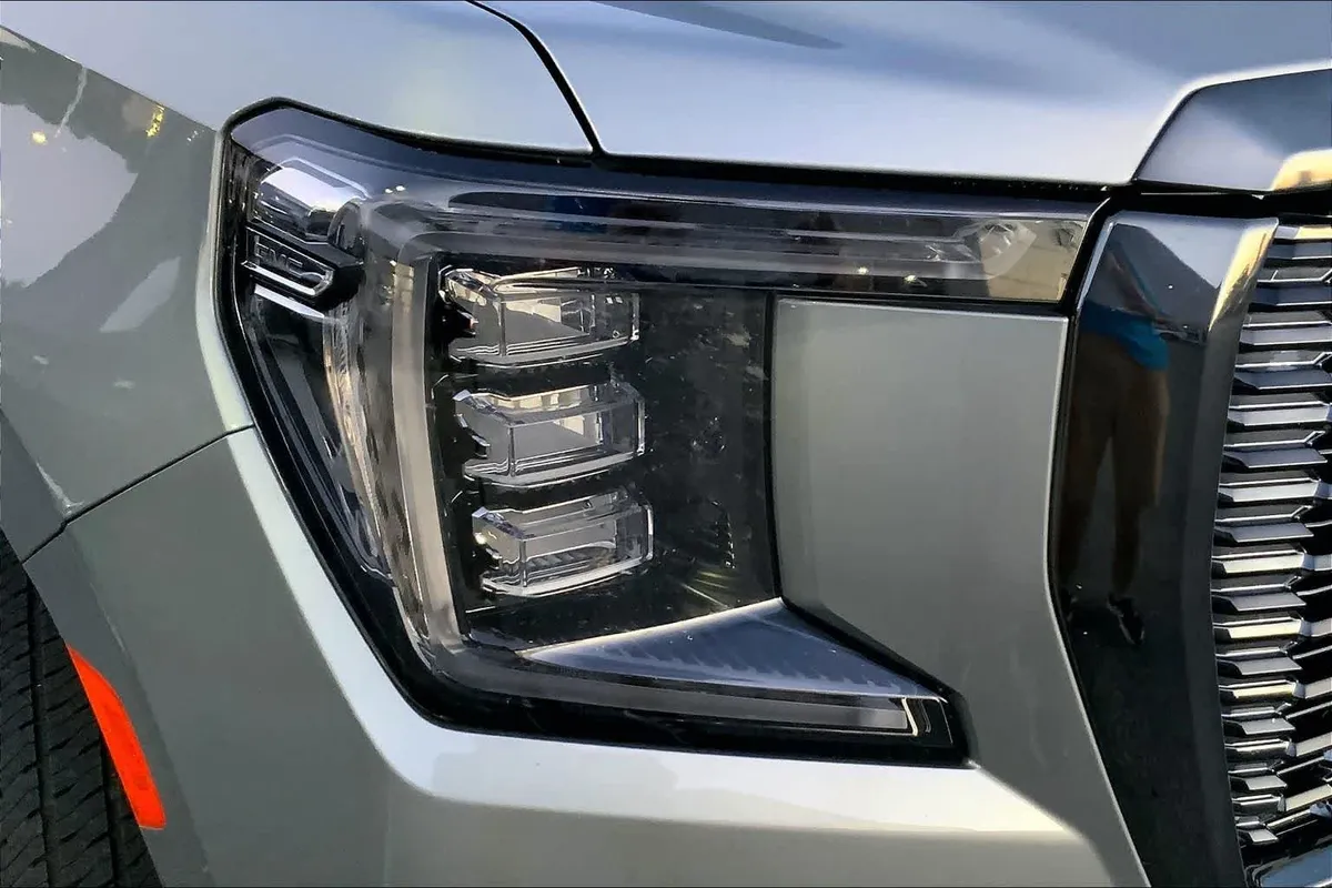 2023 GMC Yukon Denali Ultimate Denali Ultimate thumbnail 26