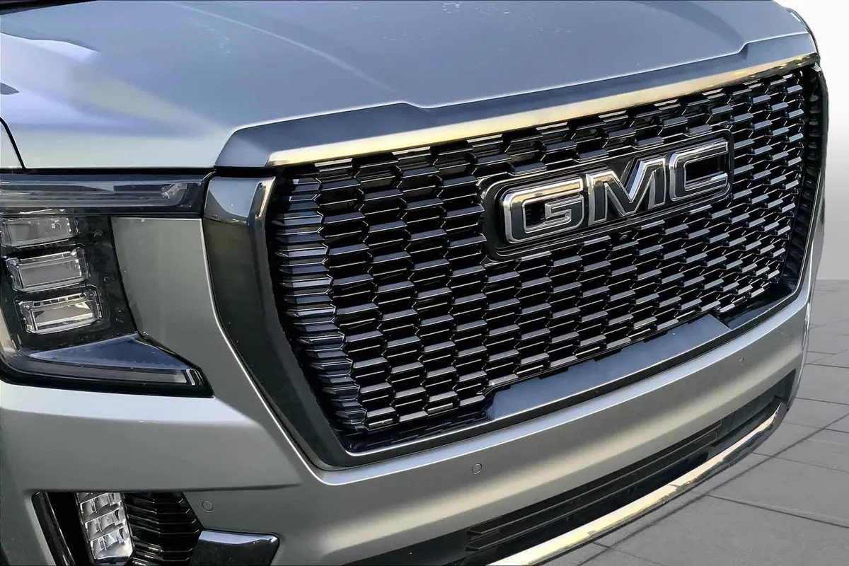 2023 GMC Yukon Denali Ultimate Denali Ultimate thumbnail 29