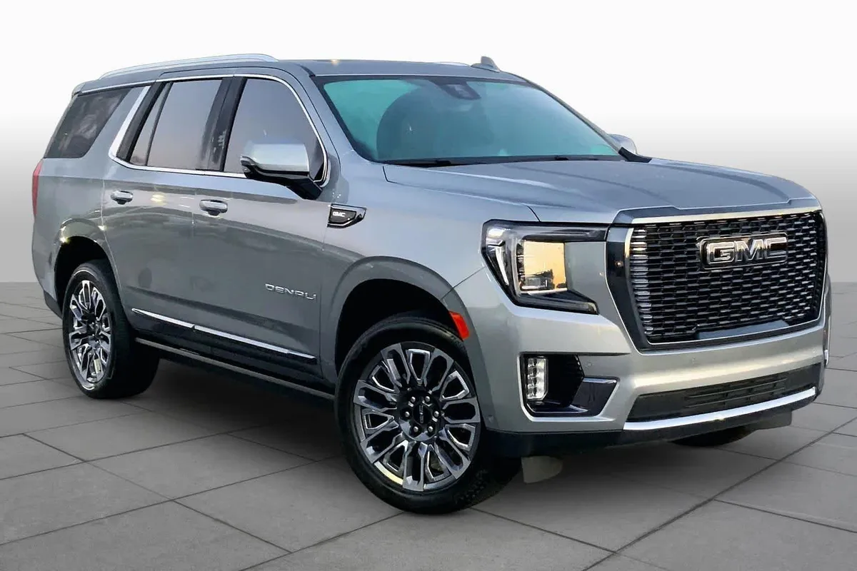 2023 GMC Yukon Denali Ultimate Denali Ultimate thumbnail 3