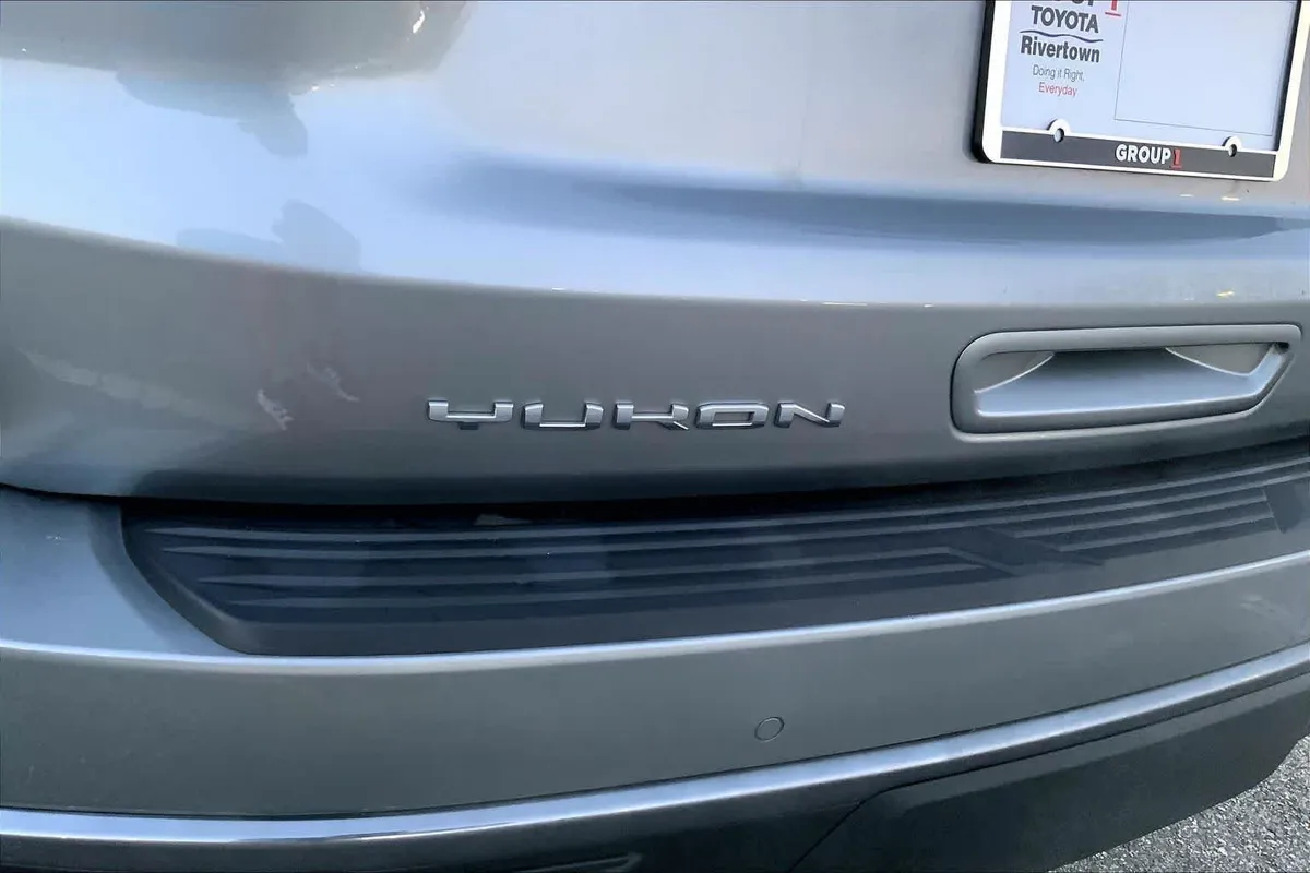 2023 GMC Yukon Denali Ultimate Denali Ultimate thumbnail 30