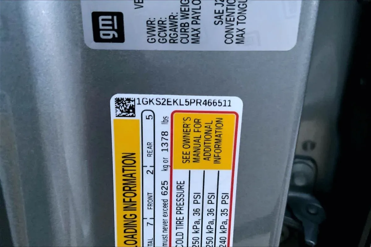 2023 GMC Yukon Denali Ultimate Denali Ultimate thumbnail 31
