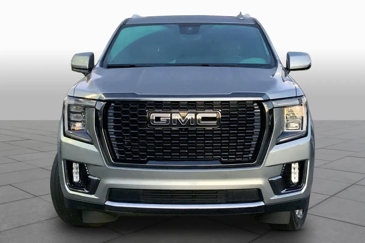 2023 GMC Yukon Denali Ultimate Denali Ultimate thumbnail 4