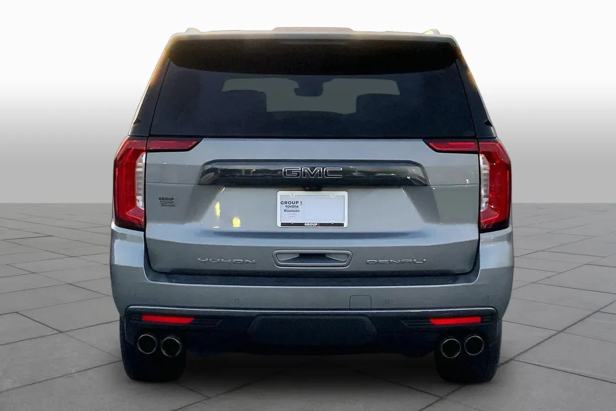 2023 GMC Yukon Denali Ultimate Denali Ultimate thumbnail 5