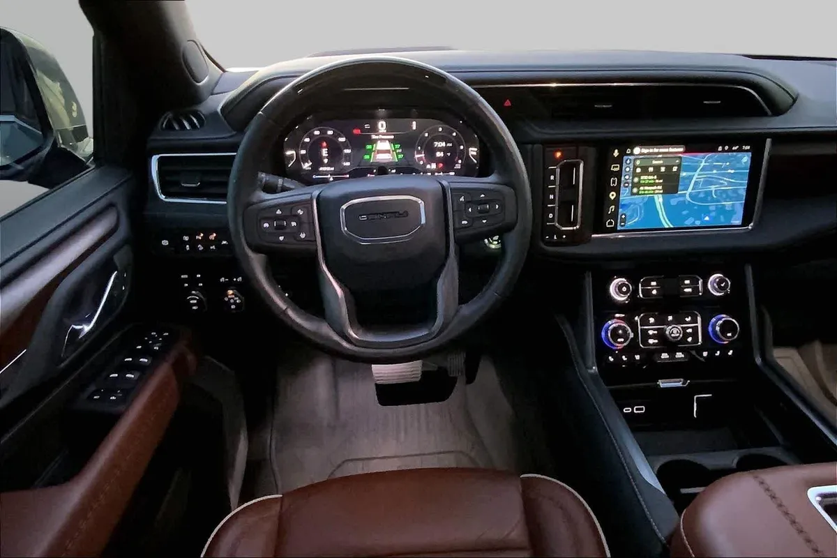 2023 GMC Yukon Denali Ultimate Denali Ultimate thumbnail 6
