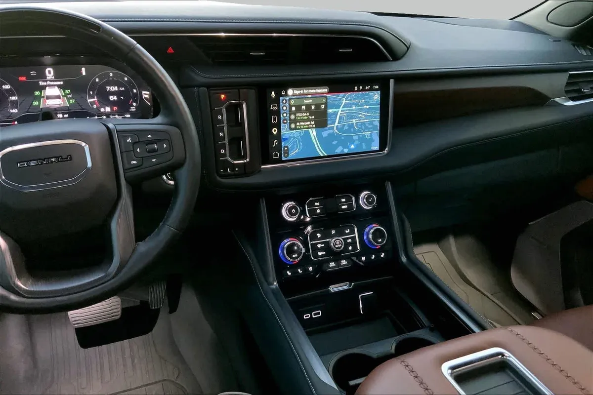 2023 GMC Yukon Denali Ultimate Denali Ultimate thumbnail 7
