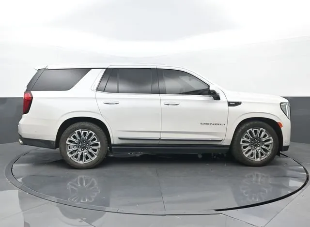 2023 GMC Yukon Denali Ultimate thumbnail 2