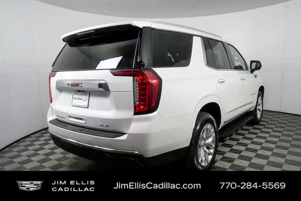 2023 GMC Yukon SLT thumbnail 3