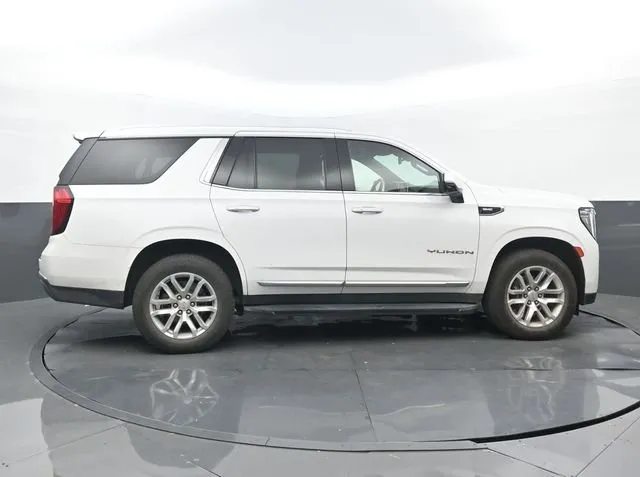 2023 GMC Yukon SLT thumbnail 2