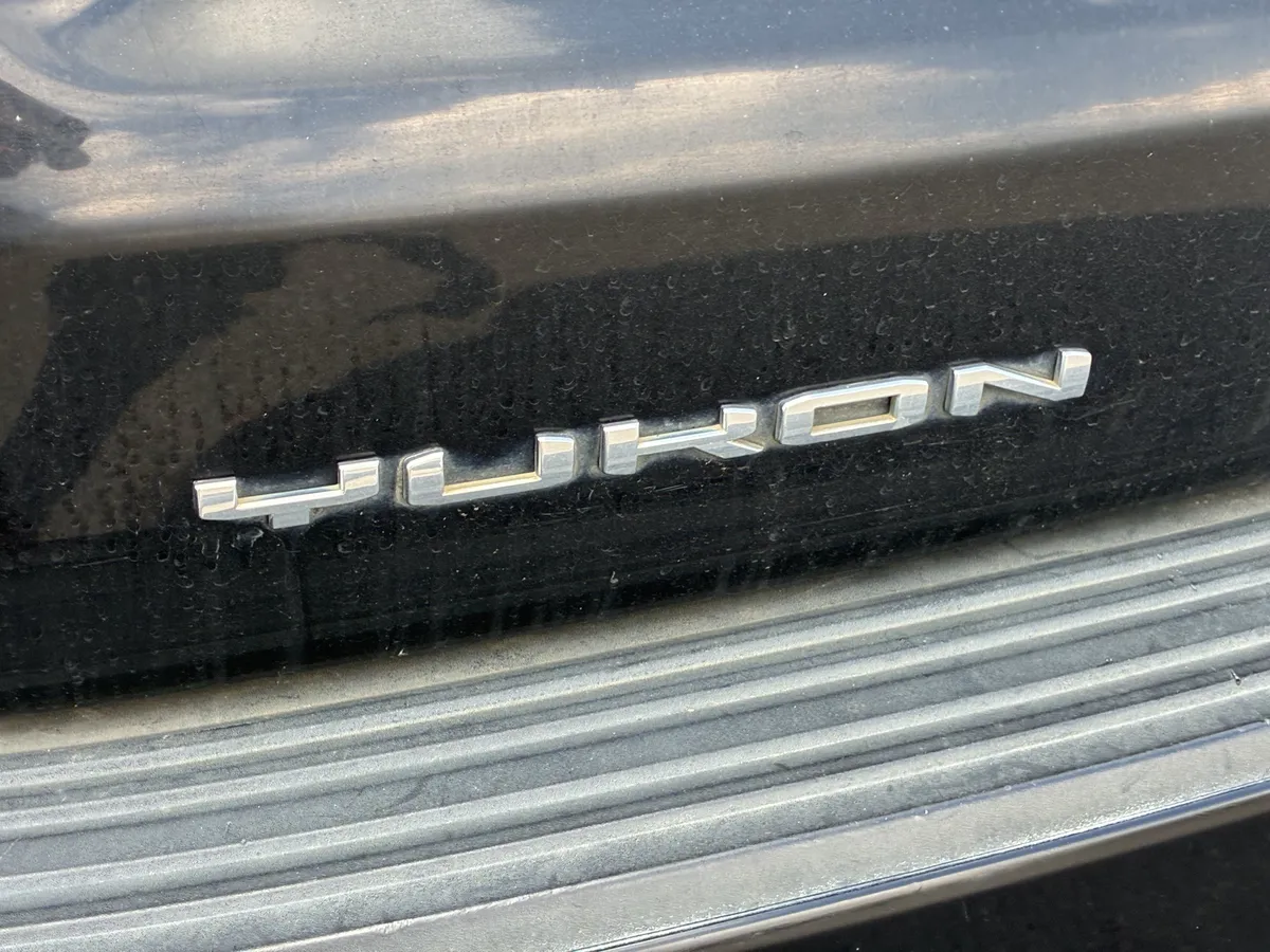 2023 GMC Yukon XL AT4 thumbnail 10