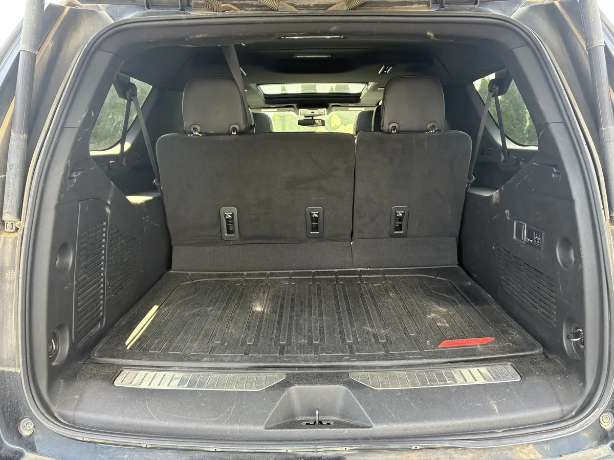 2023 GMC Yukon XL AT4 thumbnail 12