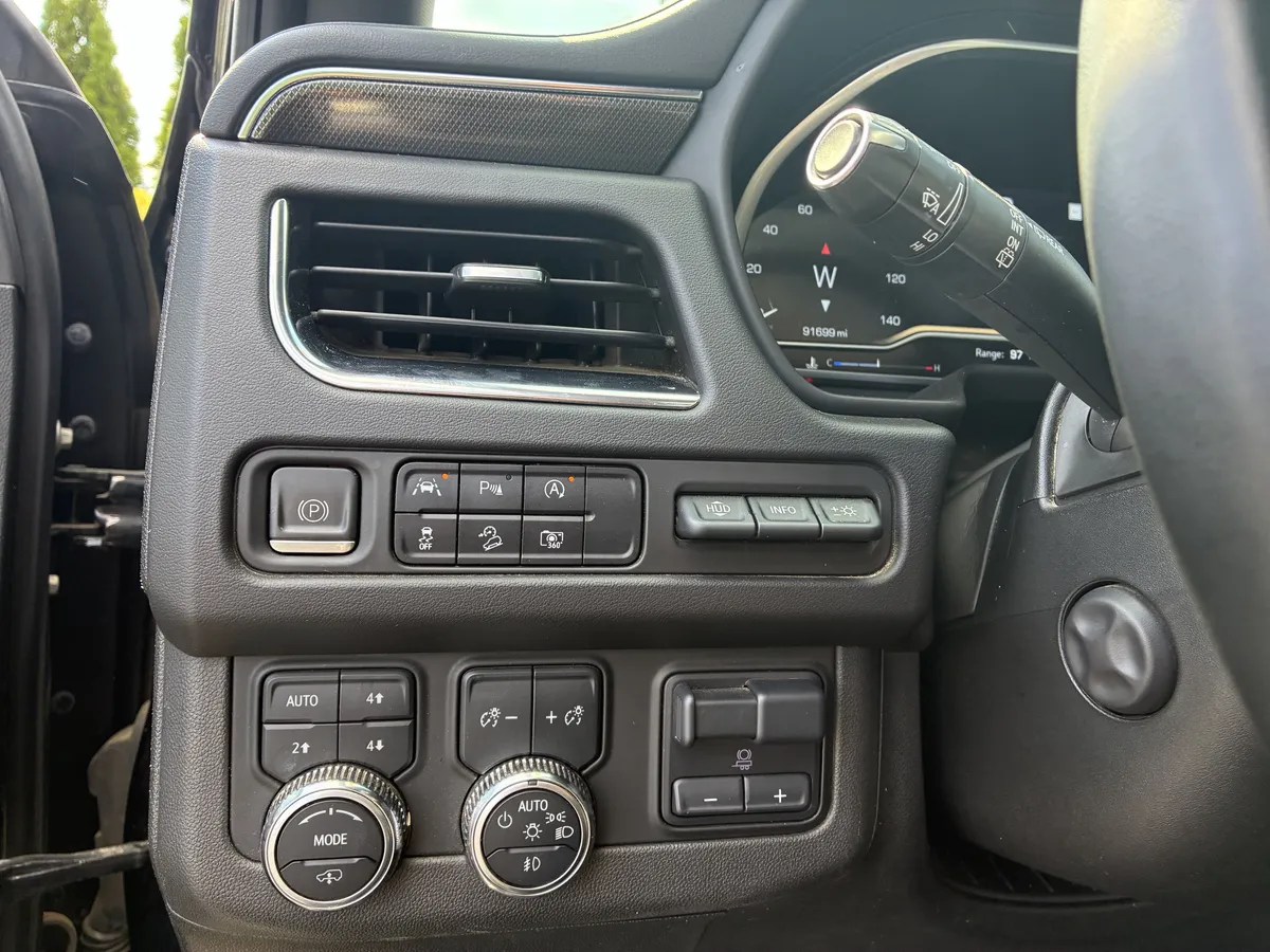 2023 GMC Yukon XL AT4 thumbnail 29