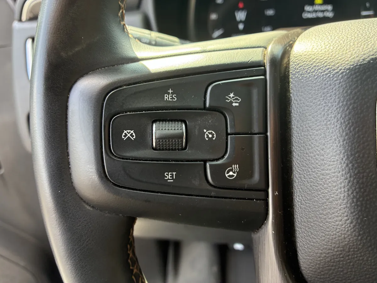 2023 GMC Yukon XL AT4 thumbnail 32