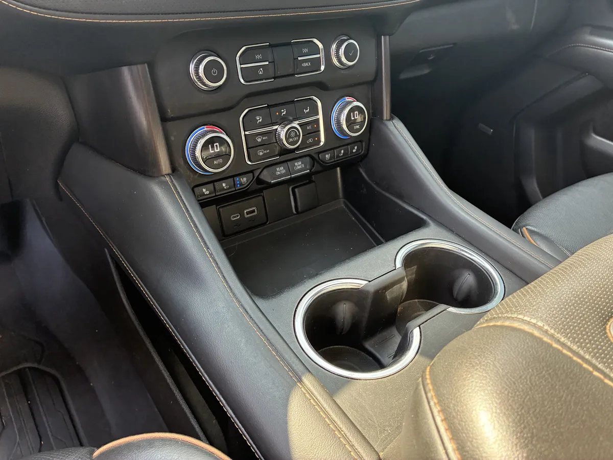2023 GMC Yukon XL AT4 thumbnail 36