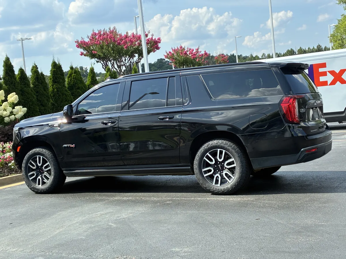 2023 GMC Yukon XL AT4 thumbnail 8
