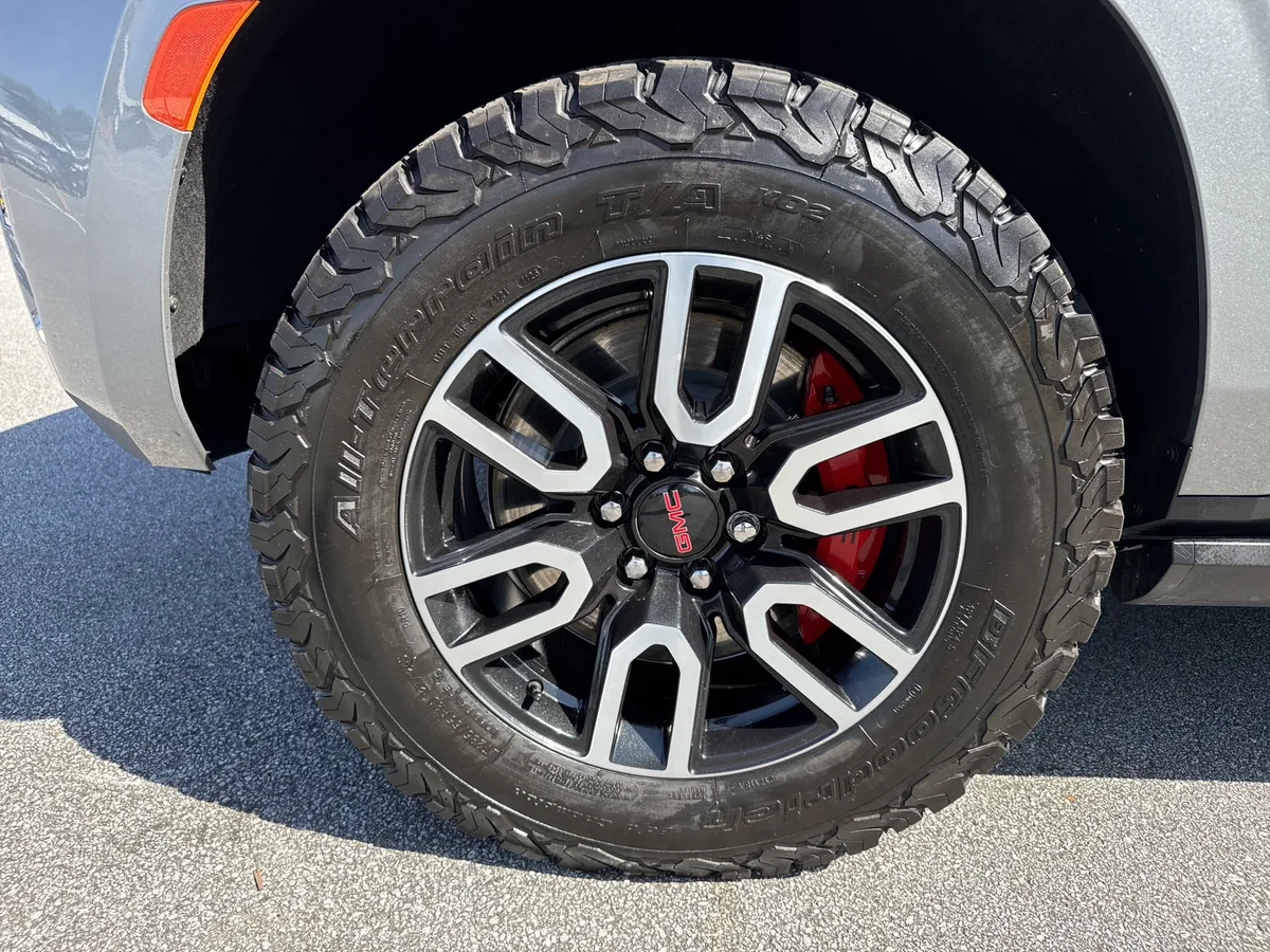 2023 GMC Yukon XL AT4 thumbnail 12