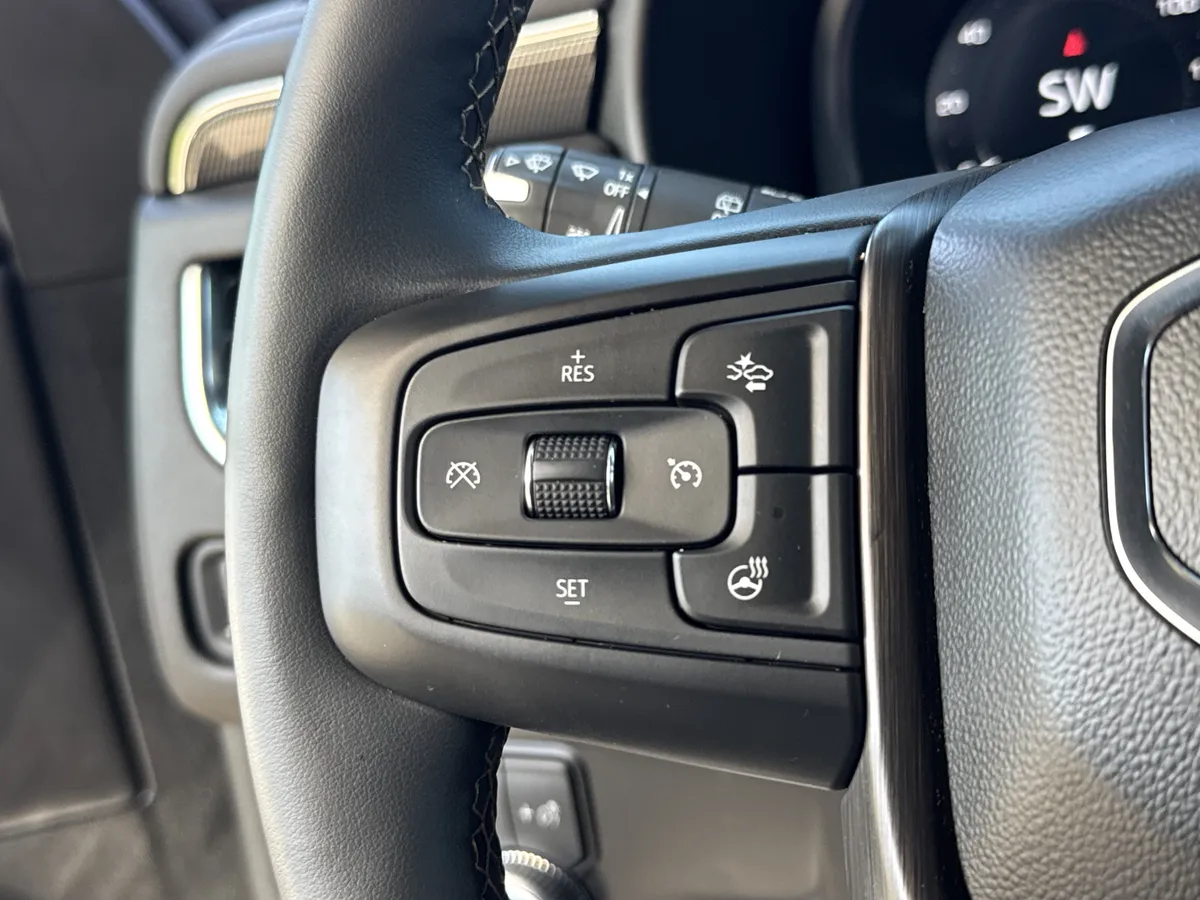 2023 GMC Yukon XL AT4 thumbnail 19