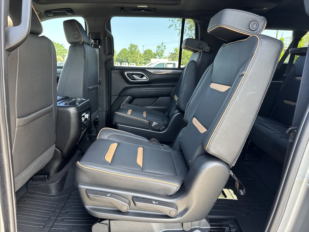 2023 GMC Yukon XL AT4 thumbnail 30