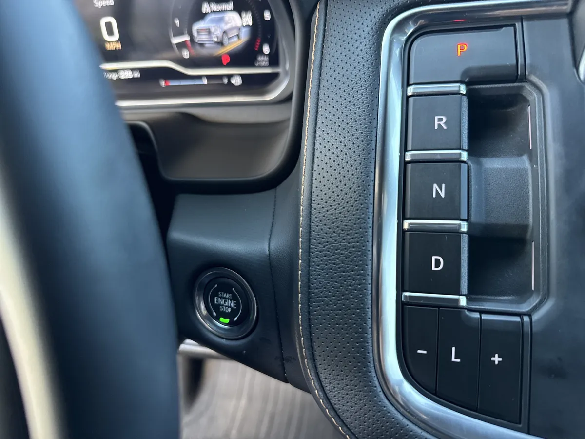 2023 GMC Yukon XL AT4 thumbnail 31