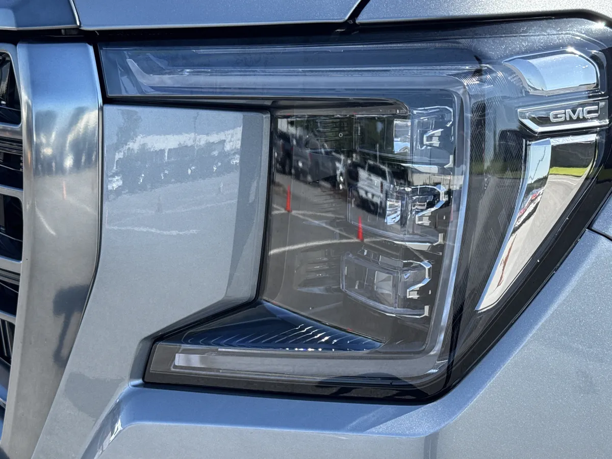 2023 GMC Yukon XL AT4 thumbnail 5