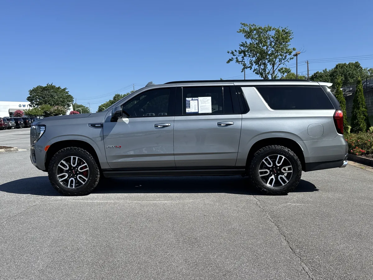 2023 GMC Yukon XL AT4 thumbnail 6